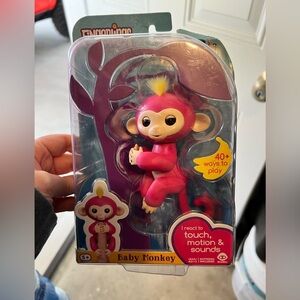 Pink baby monkey Bella Fingerlings new NIP‎ kids toy